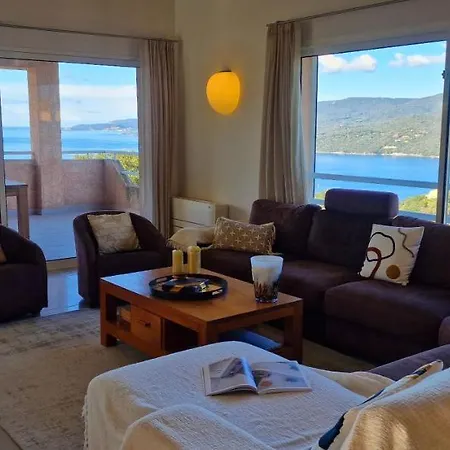 De Luxe Aria Marina Apartamento *