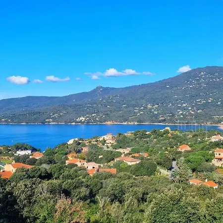 De Luxe Aria Marina Apartamento *
