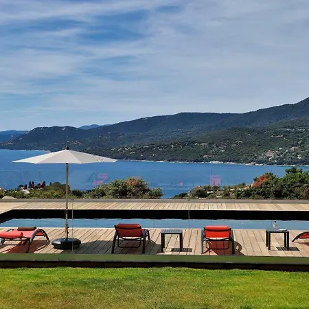 De Luxe Aria Marina