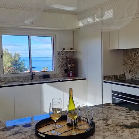 De Luxe Aria Marina *